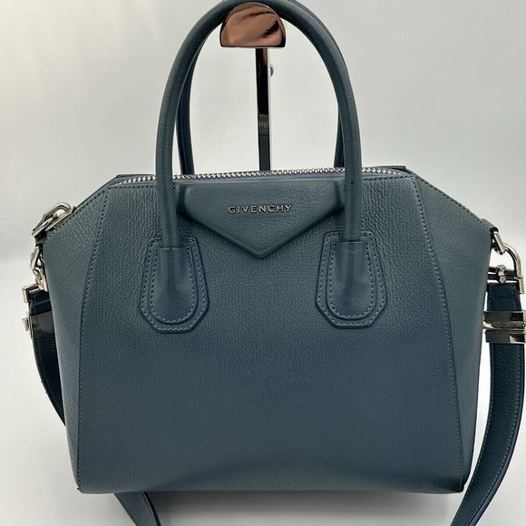 Givenchy Handbags - Givenchy 2way Antigona handbag